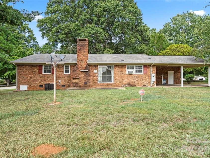 816 Clinton Avenue, Lancaster, SC 29720.  MLS# CAR4407967, YatesRealty ID 40017. 