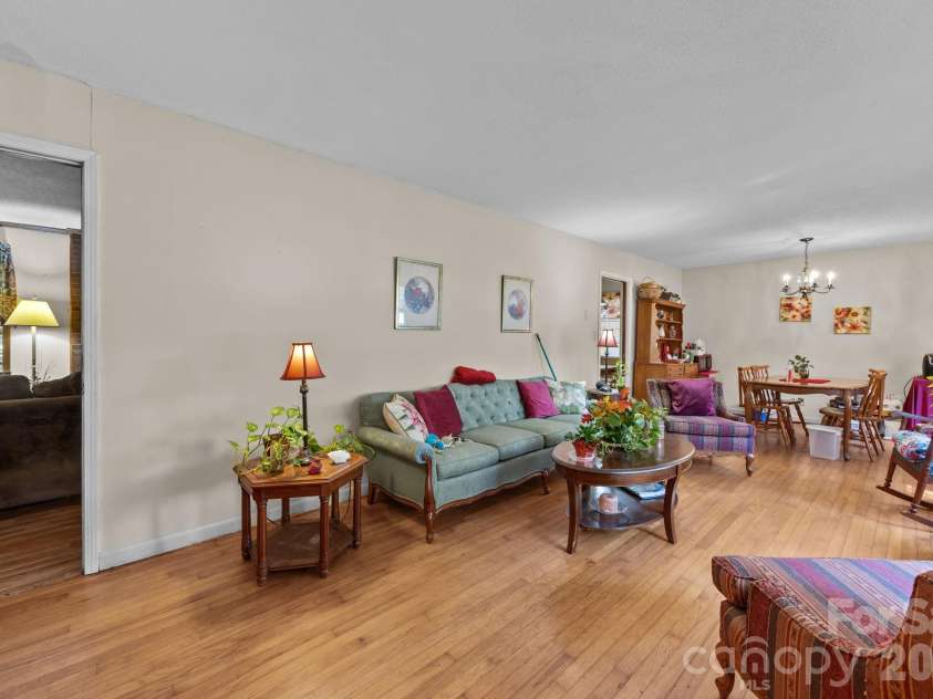 150 Brookwood Lane, Rock Hill, SC 29732.  MLS# CAR4314129, YatesRealty ID 4002. Original hardwood 