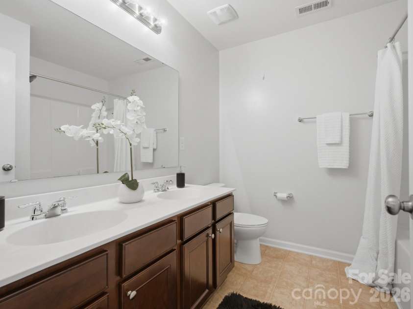 79382 Ridgehaven Road, Lancaster, SC 29720.  MLS# CAR4399768, YatesRealty ID 40023. Guest Bathroom