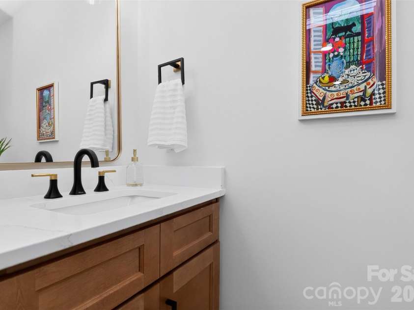 400 Hickok Court, Charlotte, NC 28270.  MLS# CAR4405887, YatesRealty ID 40025. Half Bath on Main