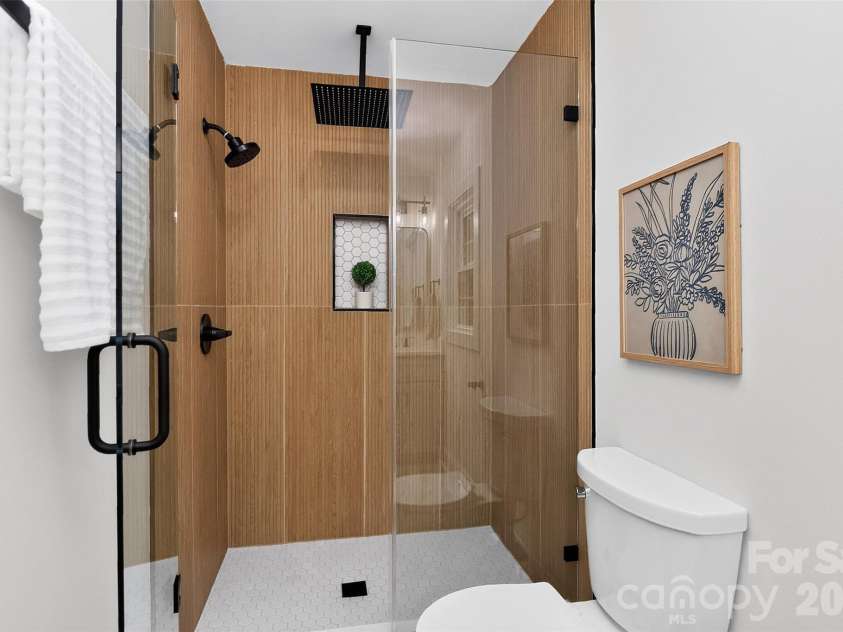 400 Hickok Court, Charlotte, NC 28270.  MLS# CAR4405887, YatesRealty ID 40025. Primary Bathroom