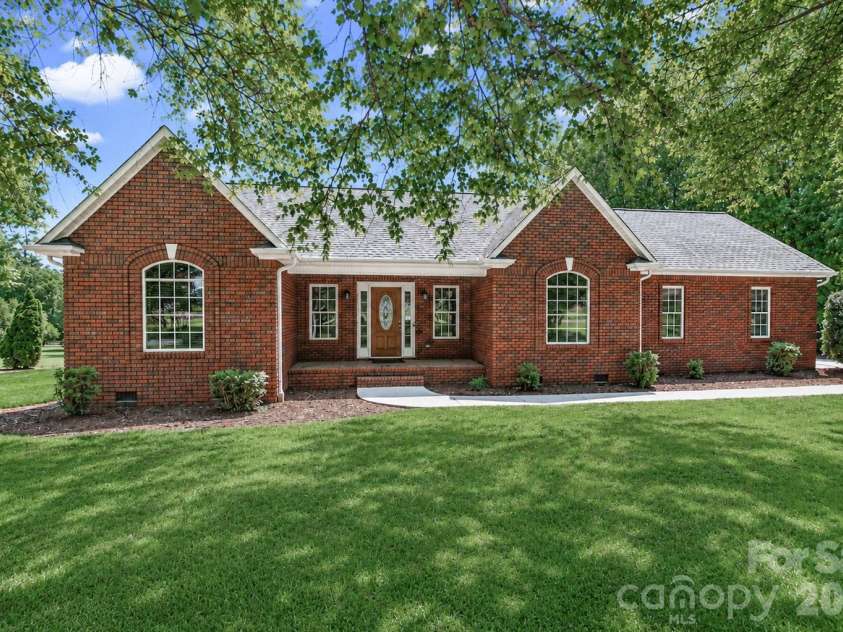 115 Seven Springs Loop, Statesville, NC 28625.  MLS# CAR4406467, YatesRealty ID 40026. 