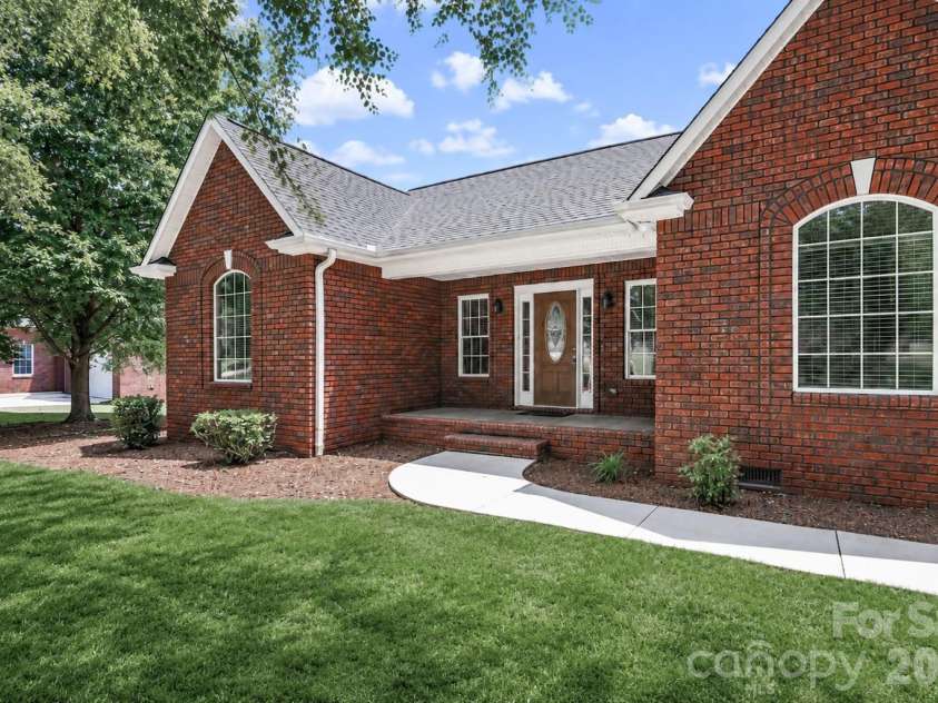 115 Seven Springs Loop, Statesville, NC 28625.  MLS# CAR4406467, YatesRealty ID 40026. 