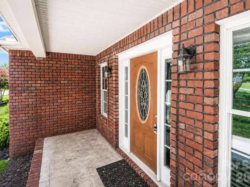 115 Seven Springs Loop, Statesville, NC 28625.  MLS# CAR4406467, YatesRealty ID 40026. 