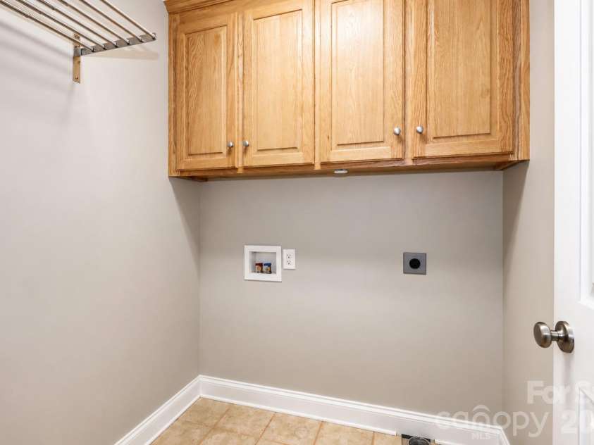 115 Seven Springs Loop, Statesville, NC 28625.  MLS# CAR4406467, YatesRealty ID 40026. 