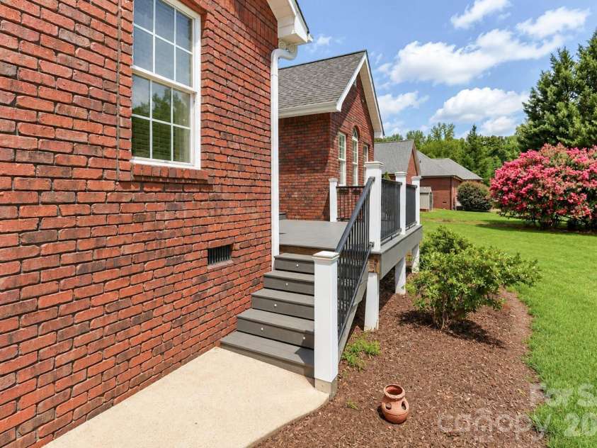 115 Seven Springs Loop, Statesville, NC 28625.  MLS# CAR4406467, YatesRealty ID 40026. 