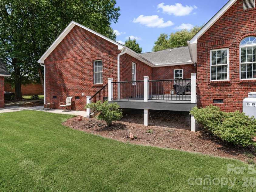 115 Seven Springs Loop, Statesville, NC 28625.  MLS# CAR4406467, YatesRealty ID 40026. 