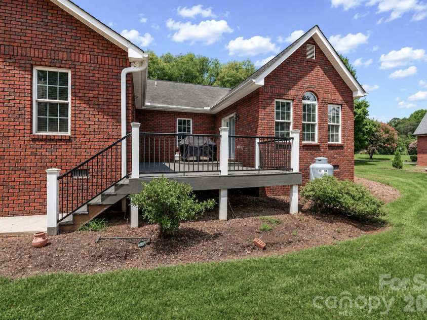 115 Seven Springs Loop, Statesville, NC 28625.  MLS# CAR4406467, YatesRealty ID 40026. 