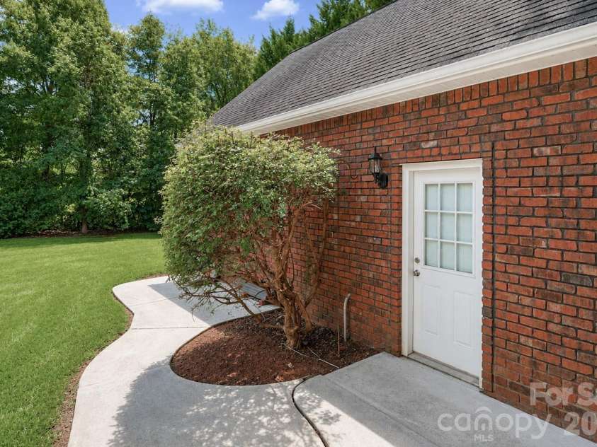 115 Seven Springs Loop, Statesville, NC 28625.  MLS# CAR4406467, YatesRealty ID 40026. 