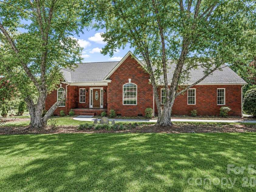 115 Seven Springs Loop, Statesville, NC 28625.  MLS# CAR4406467, YatesRealty ID 40026. 