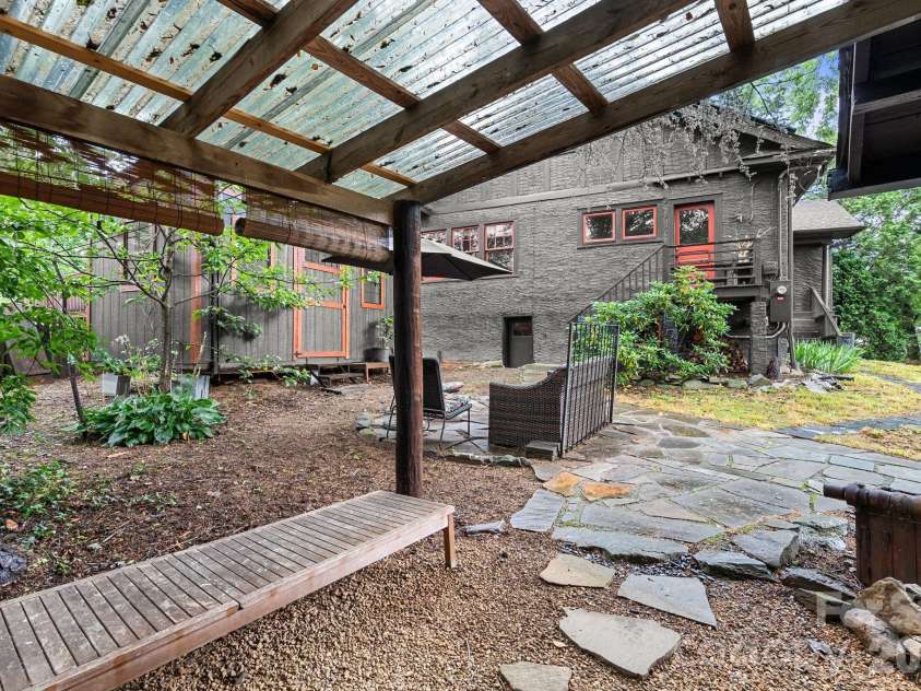 35 Northview Street, Asheville, NC 28801.  MLS# CAR4402635, YatesRealty ID 40027. 