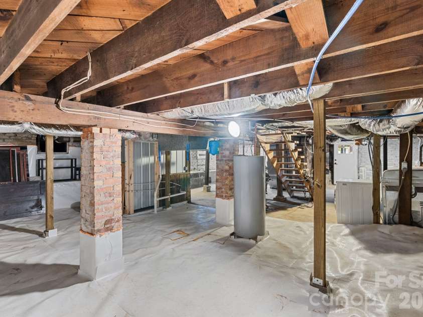 35 Northview Street, Asheville, NC 28801.  MLS# CAR4402635, YatesRealty ID 40027. 