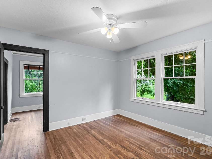 35 Northview Street, Asheville, NC 28801.  MLS# CAR4402635, YatesRealty ID 40027. Second Bedroom