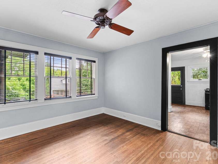 35 Northview Street, Asheville, NC 28801.  MLS# CAR4402635, YatesRealty ID 40027. Spacious Dining Room Flows to Kitchen