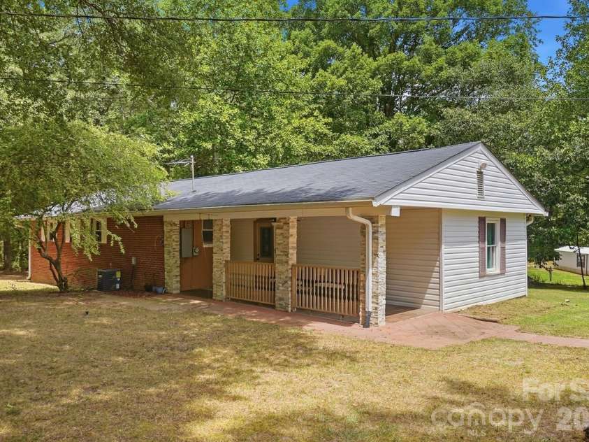 2220 Oldfield Road, Rock Hill, SC 29730.  MLS# CAR4401380, YatesRealty ID 40028. 
