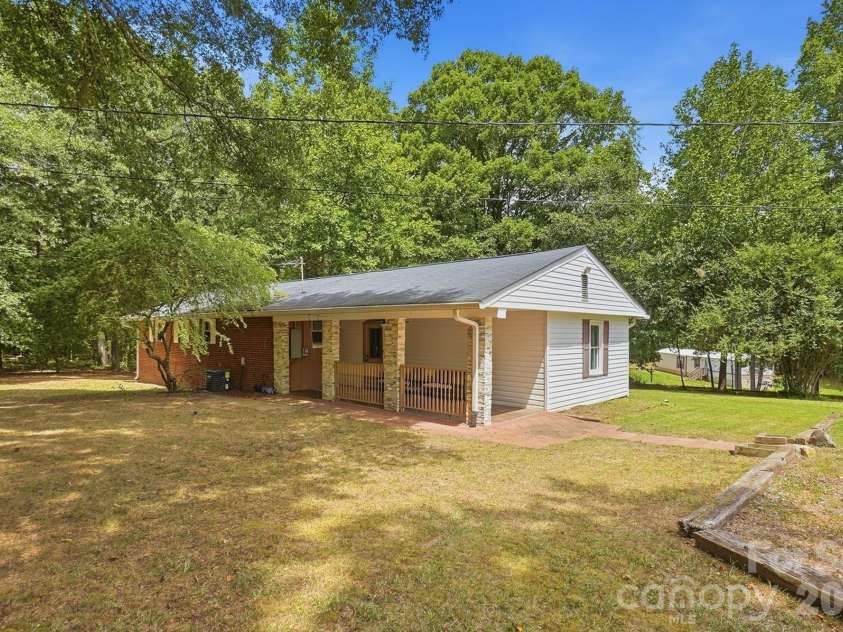 2220 Oldfield Road, Rock Hill, SC 29730.  MLS# CAR4401380, YatesRealty ID 40028. 