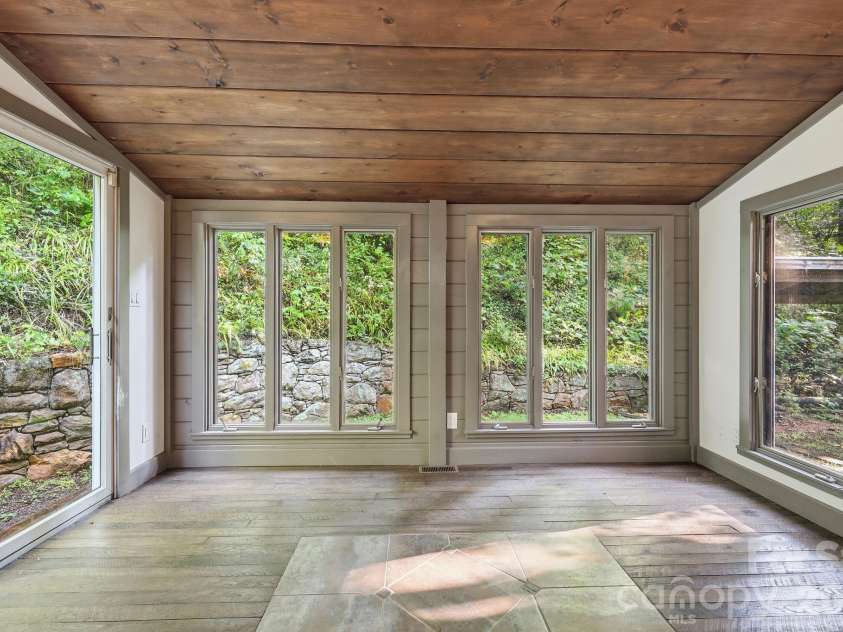 222 Morgan Cove Road, Candler, NC 28715.  MLS# CAR4403982, YatesRealty ID 40029. Flex Space/Office/Exercise