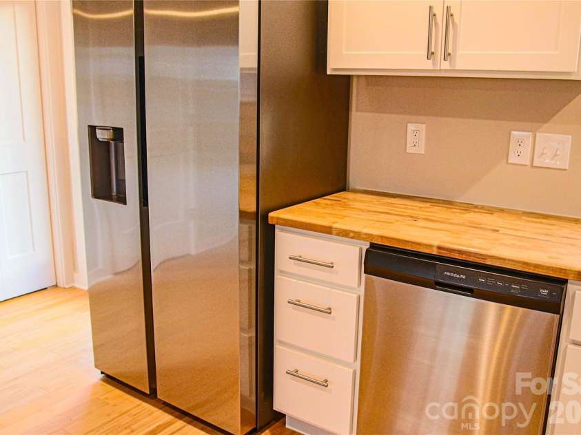 110 Lager Lane, Asheville, NC 28806.  MLS# CAR4343438, YatesRealty ID 4003. 