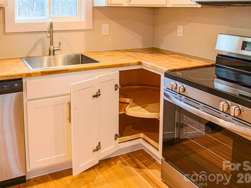 110 Lager Lane, Asheville, NC 28806.  MLS# CAR4343438, YatesRealty ID 4003. 