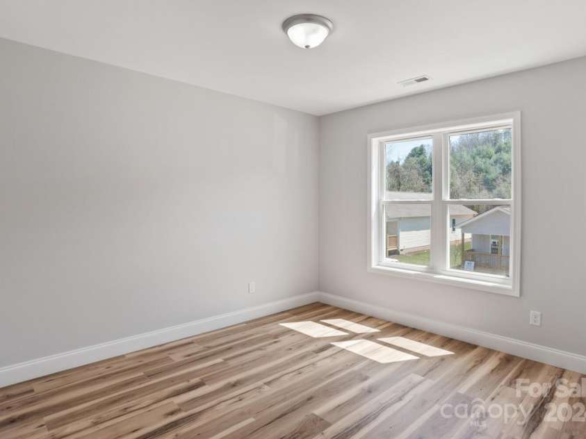 275 Quinn Hill Lane, Mars Hill, NC 28754.  MLS# CAR4108456, YatesRealty ID 4003. 