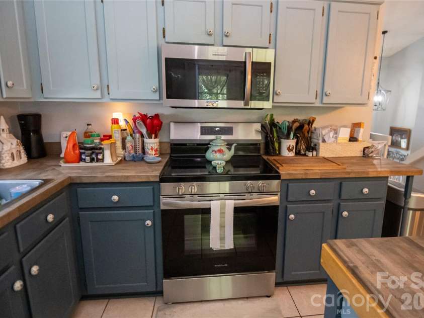 202 Raintree Lane, Morganton, NC 28655.  MLS# CAR4405273, YatesRealty ID 40030. 