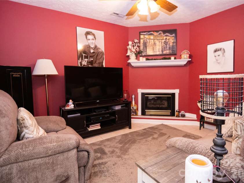202 Raintree Lane, Morganton, NC 28655.  MLS# CAR4405273, YatesRealty ID 40030. 