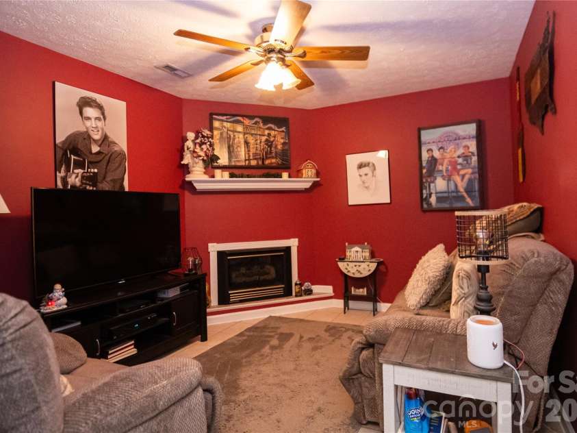 202 Raintree Lane, Morganton, NC 28655.  MLS# CAR4405273, YatesRealty ID 40030. 