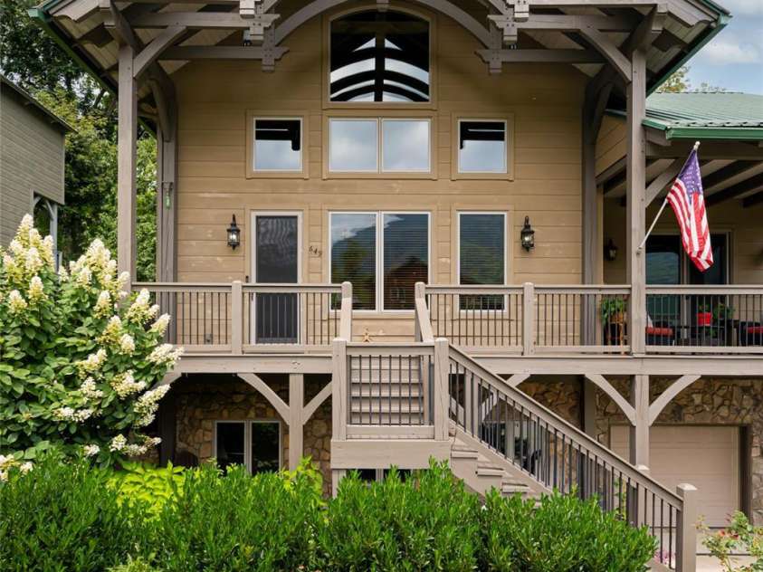649 Panoramic Loop, Maggie Valley, NC 28751.  MLS# CAR4360546, YatesRealty ID 40031. Front exterior