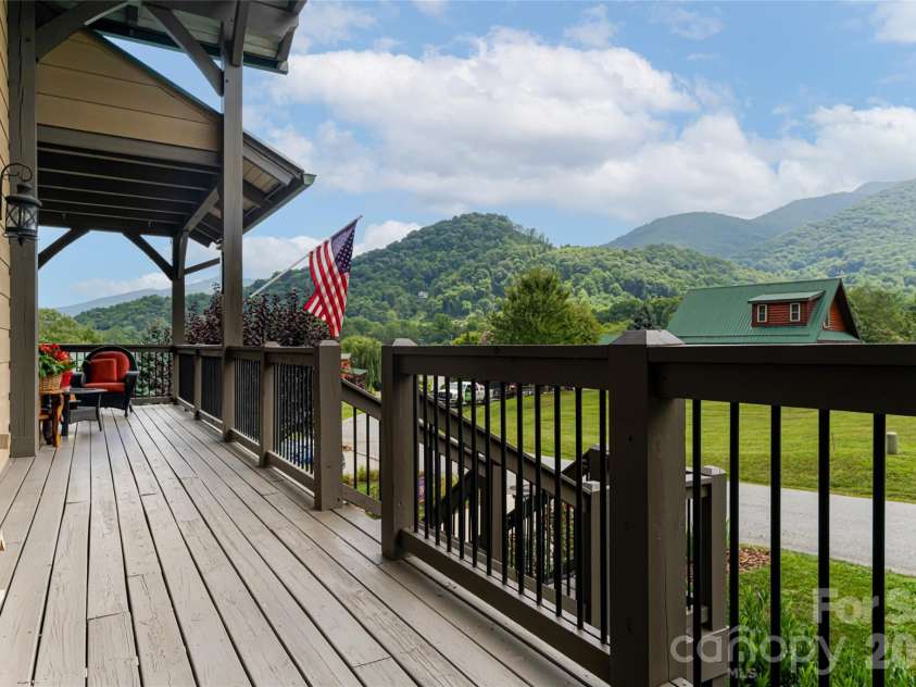 649 Panoramic Loop, Maggie Valley, NC 28751.  MLS# CAR4360546, YatesRealty ID 40031. Main level deck
