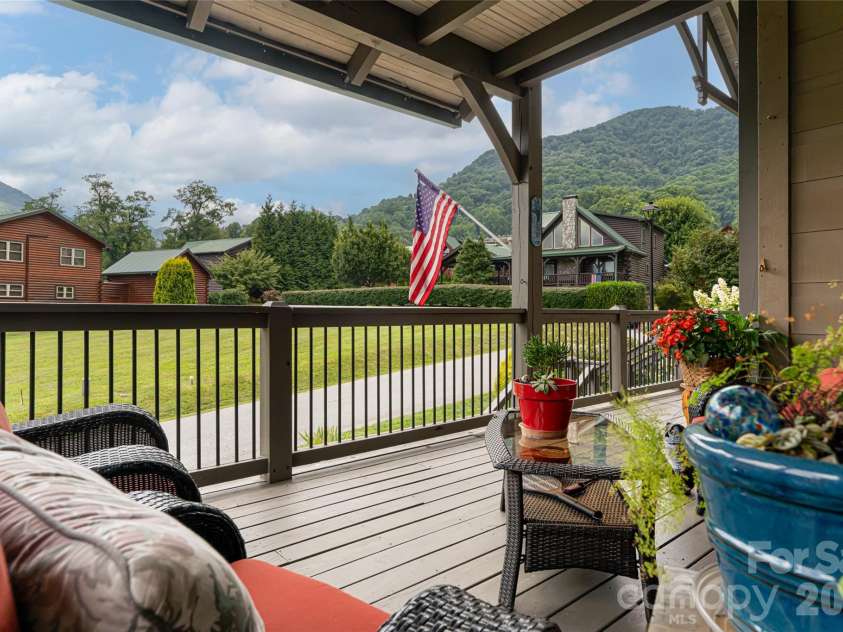 649 Panoramic Loop, Maggie Valley, NC 28751.  MLS# CAR4360546, YatesRealty ID 40031. Main level deck