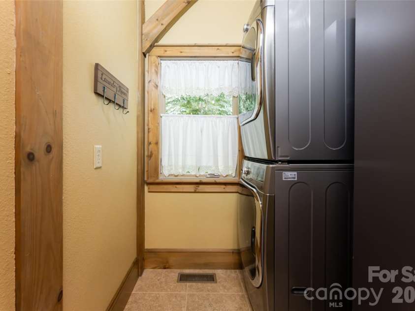 649 Panoramic Loop, Maggie Valley, NC 28751.  MLS# CAR4360546, YatesRealty ID 40031. Main level laundry