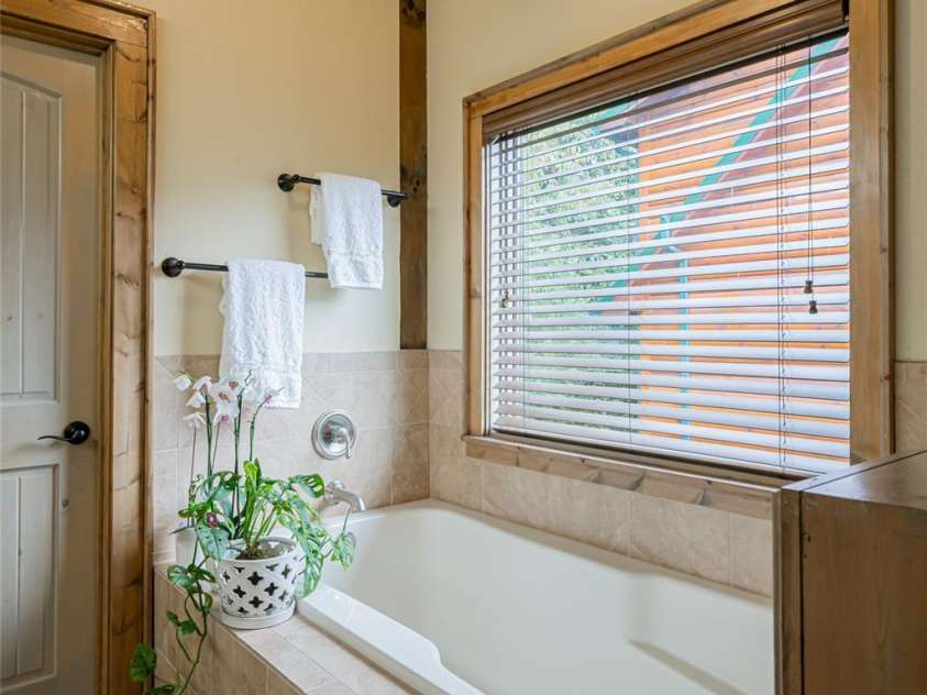 649 Panoramic Loop, Maggie Valley, NC 28751.  MLS# CAR4360546, YatesRealty ID 40031. Primary ensuite