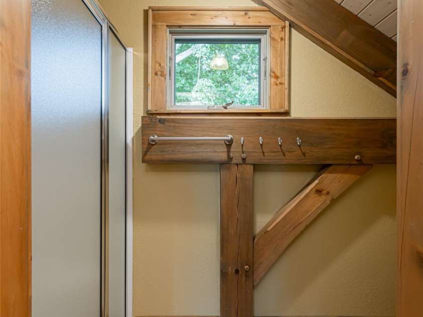 649 Panoramic Loop, Maggie Valley, NC 28751.  MLS# CAR4360546, YatesRealty ID 40031. Upper bathroom