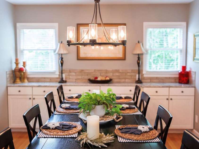 119 Country Meadow Lane, Kings Mountain, NC 28086.  MLS# CAR4396078, YatesRealty ID 40032. Kitchen dining area with ample more for a large table