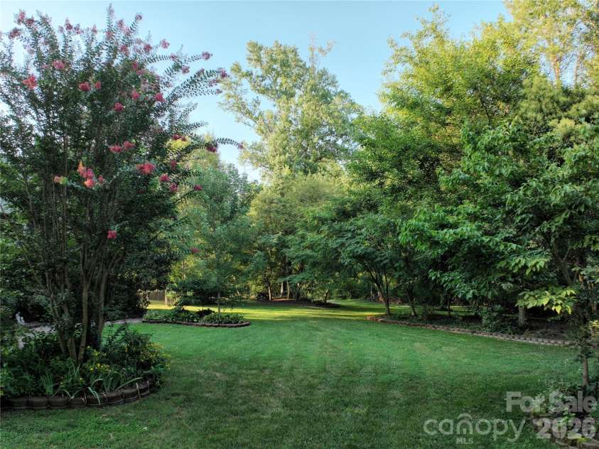 119 Country Meadow Lane, Kings Mountain, NC 28086.  MLS# CAR4396078, YatesRealty ID 40032. Private backyard