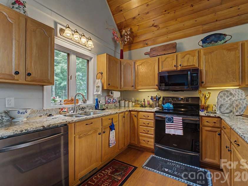 760 Woody Lane, Waynesville, NC 28786.  MLS# CAR4405125, YatesRealty ID 40033. 