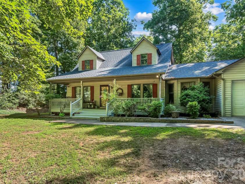 34 Lakeside Drive, Marion, NC 28752.  MLS# CAR4404651, YatesRealty ID 40034. 