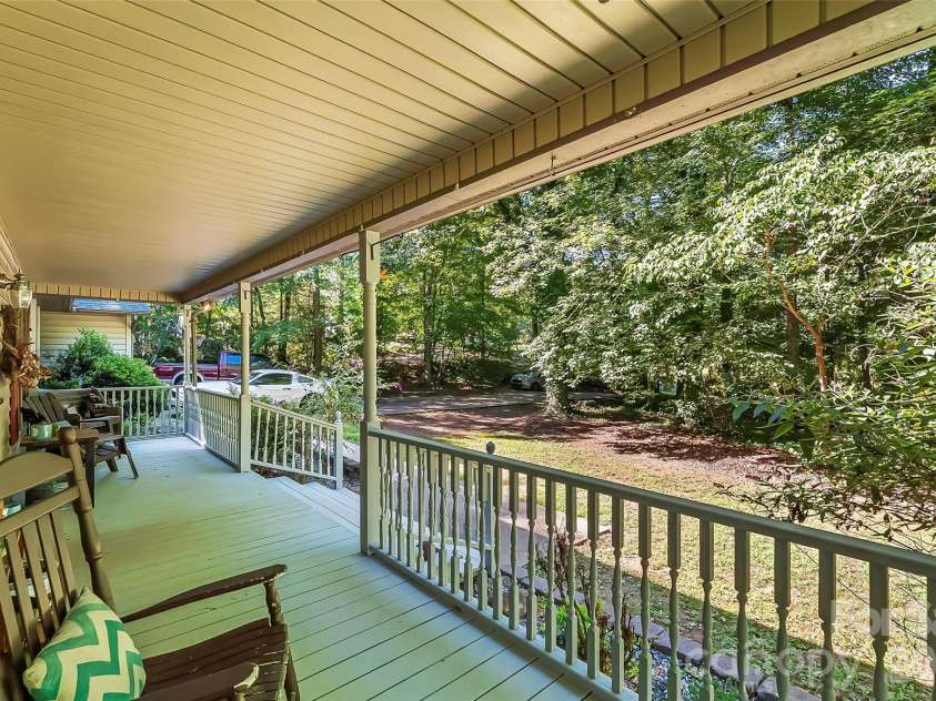 34 Lakeside Drive, Marion, NC 28752.  MLS# CAR4404651, YatesRealty ID 40034. 