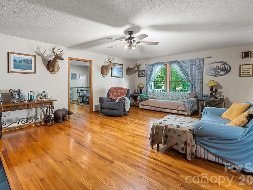 34 Lakeside Drive, Marion, NC 28752.  MLS# CAR4404651, YatesRealty ID 40034. 