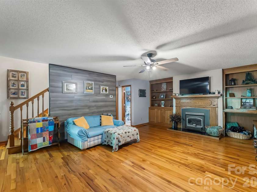 34 Lakeside Drive, Marion, NC 28752.  MLS# CAR4404651, YatesRealty ID 40034. 