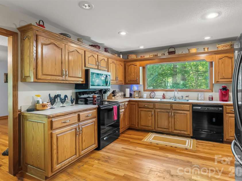 34 Lakeside Drive, Marion, NC 28752.  MLS# CAR4404651, YatesRealty ID 40034. 