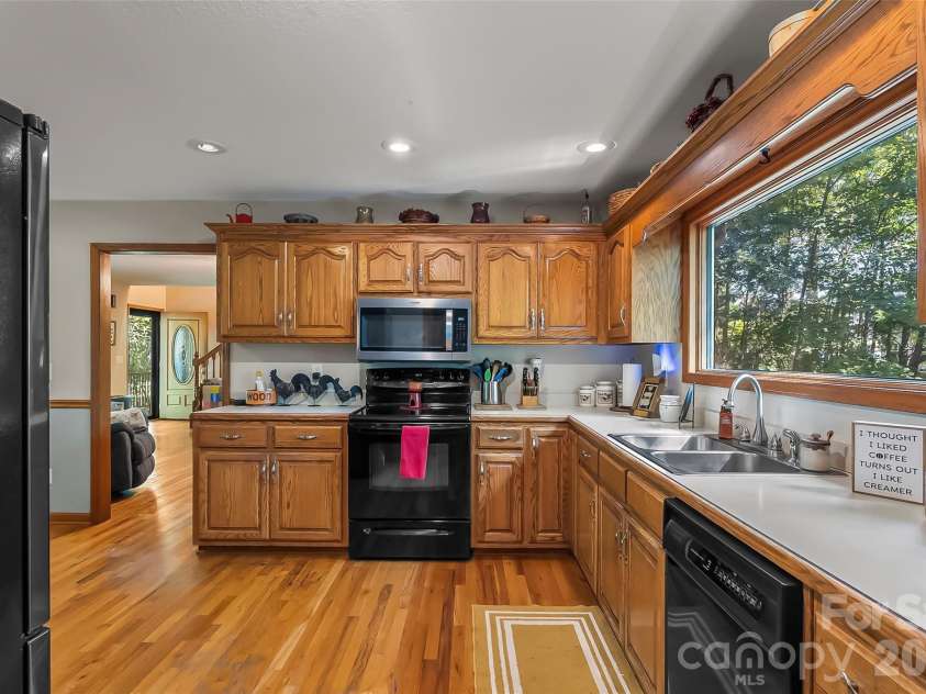 34 Lakeside Drive, Marion, NC 28752.  MLS# CAR4404651, YatesRealty ID 40034. 