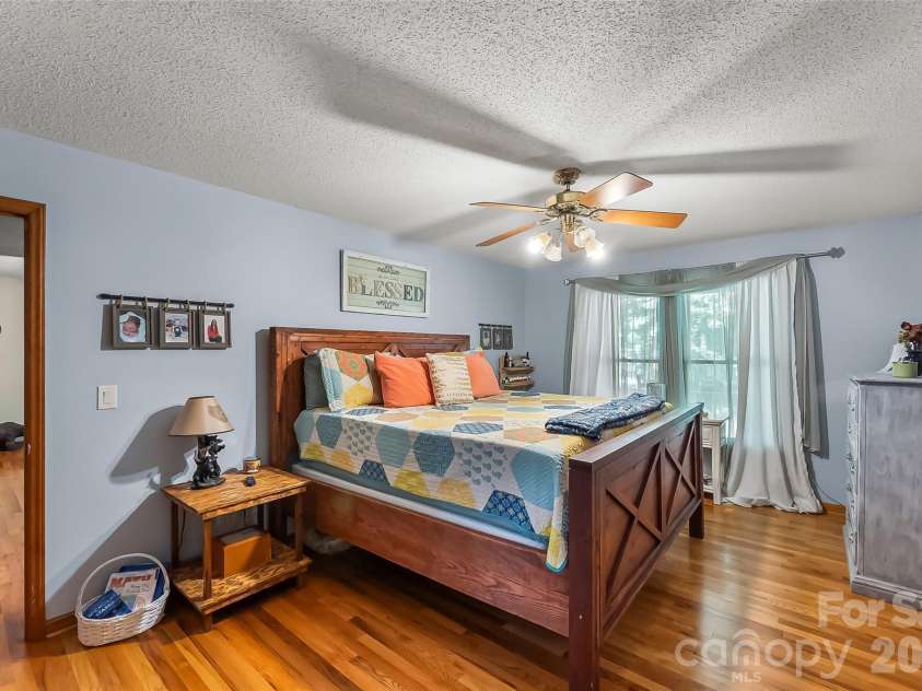 34 Lakeside Drive, Marion, NC 28752.  MLS# CAR4404651, YatesRealty ID 40034. 