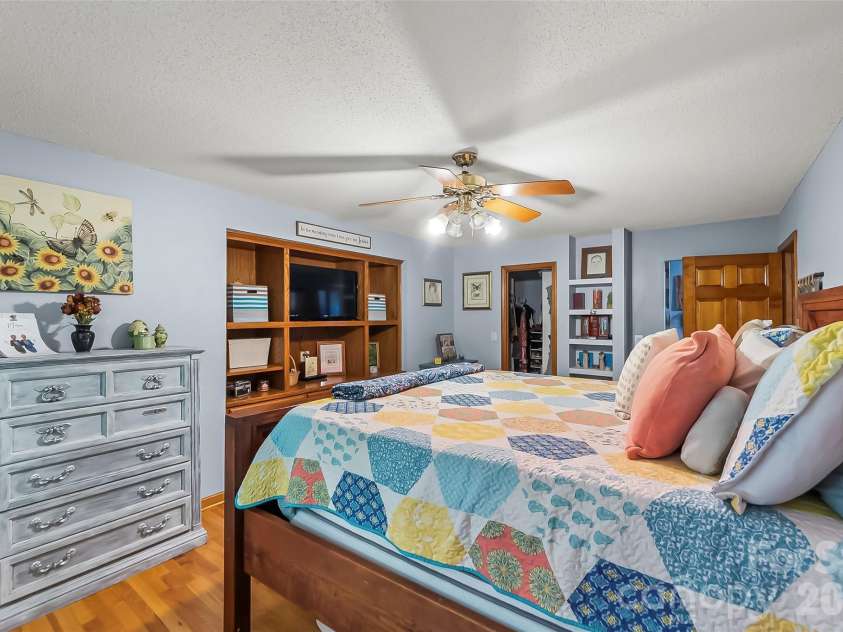 34 Lakeside Drive, Marion, NC 28752.  MLS# CAR4404651, YatesRealty ID 40034. 