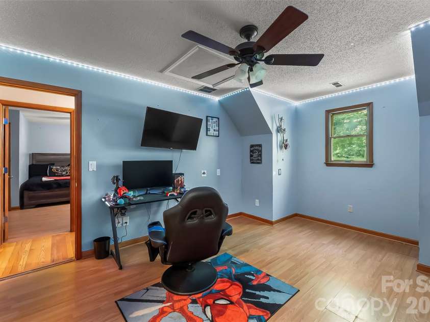 34 Lakeside Drive, Marion, NC 28752.  MLS# CAR4404651, YatesRealty ID 40034. 