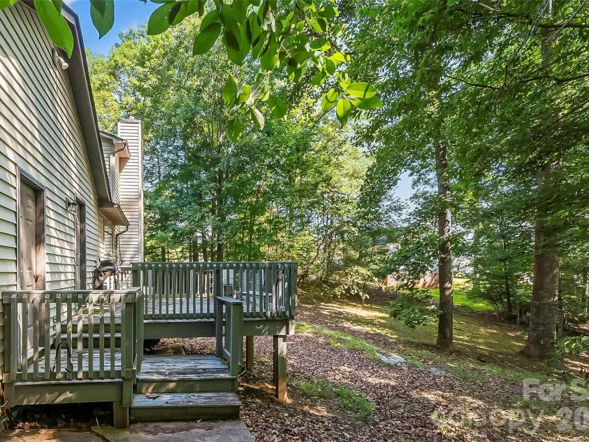 34 Lakeside Drive, Marion, NC 28752.  MLS# CAR4404651, YatesRealty ID 40034. 