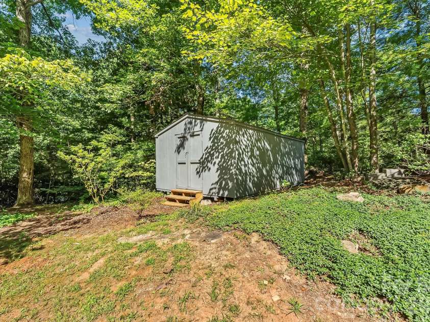 34 Lakeside Drive, Marion, NC 28752.  MLS# CAR4404651, YatesRealty ID 40034. 