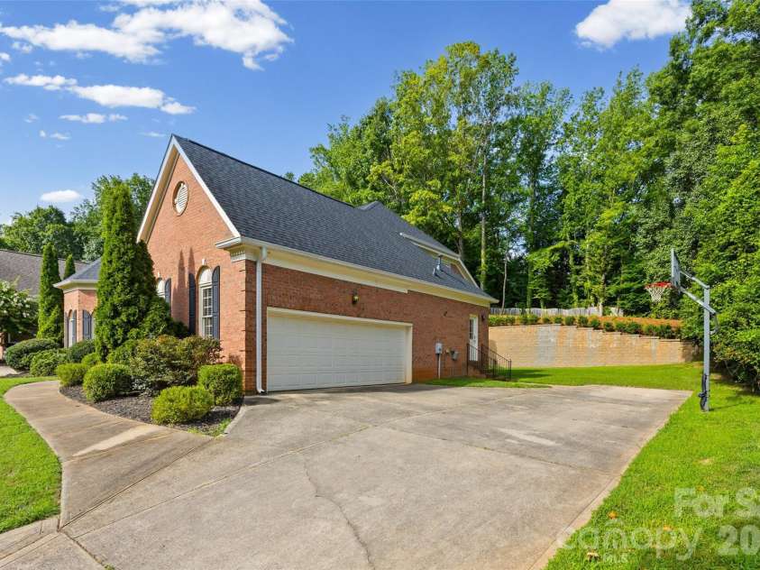 6917 Riesman Lane, Charlotte, NC 28210.  MLS# CAR4406253, YatesRealty ID 40035. 