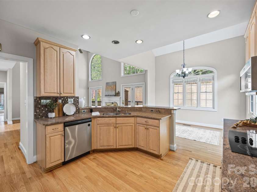 6917 Riesman Lane, Charlotte, NC 28210.  MLS# CAR4406253, YatesRealty ID 40035. 