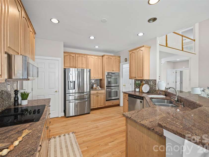 6917 Riesman Lane, Charlotte, NC 28210.  MLS# CAR4406253, YatesRealty ID 40035. 
